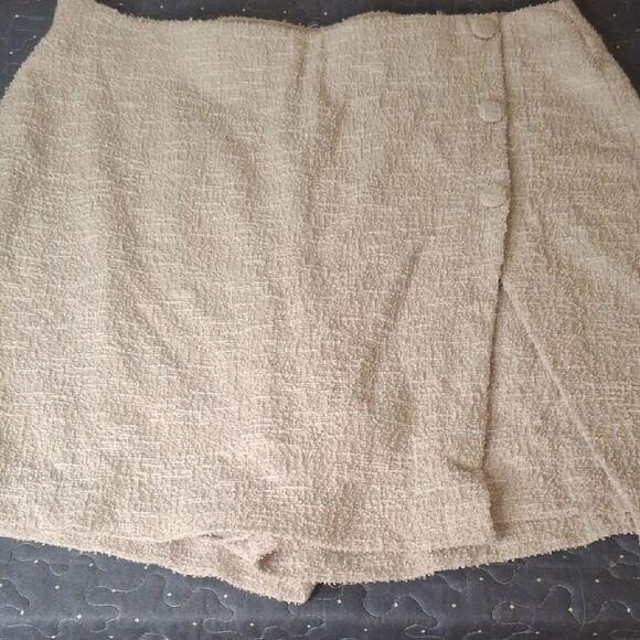 Cream Textured Skort with Button Detail size 18/20W NWT - Picture 1 of 7